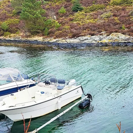 6 Person In Torangsvag-by Traum